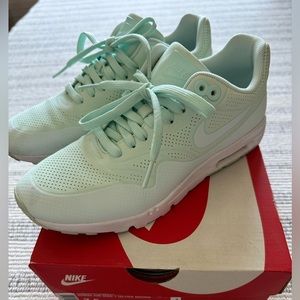 NIKE WOMENS AIR MAX 1 ULTRA MOIRE 7.5
